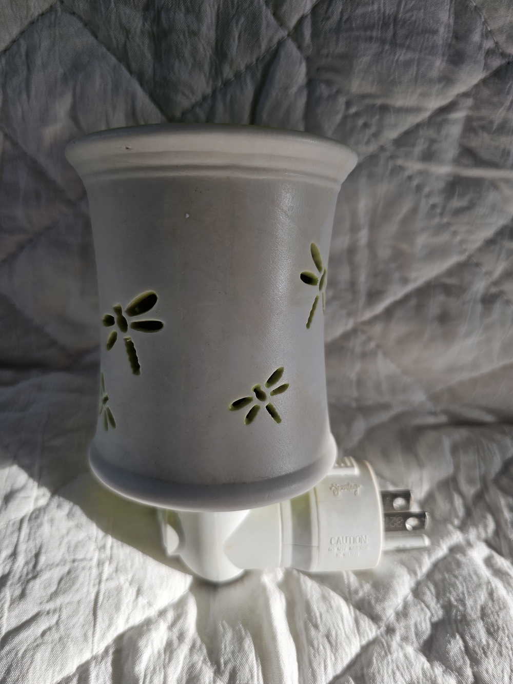 Scentsy Plug-In Warmer with Dragonfly Cutouts